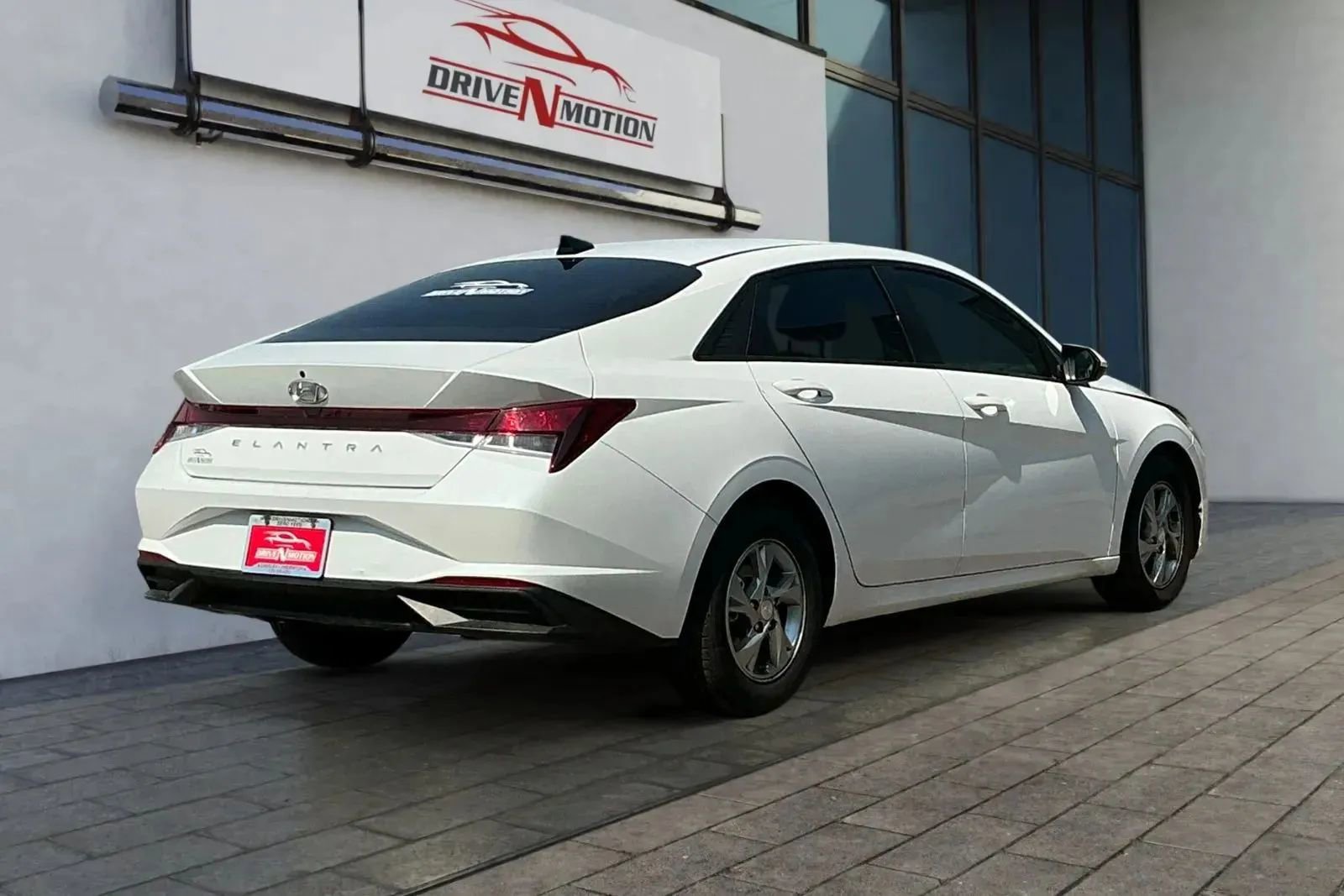 Used 2022 Hyundai Elantra SE image 5