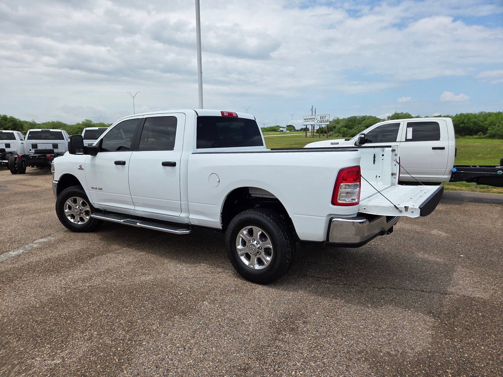 Used 2023 RAM 2500 Big Horn w/ Level 1 Equipment Group AWD/4WD image 29