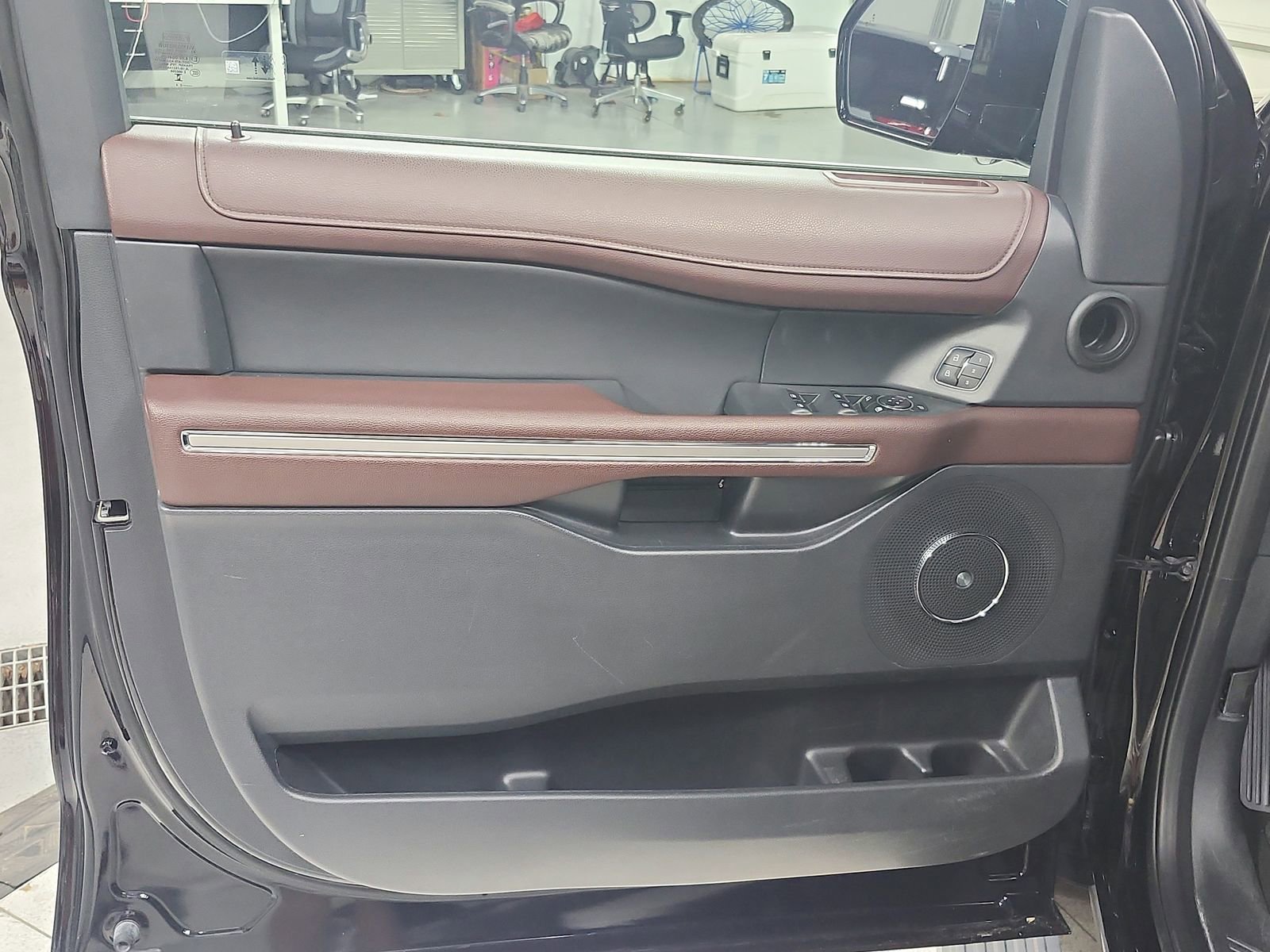 Used 2024 Ford Expedition Limited AWD/4WD image 33