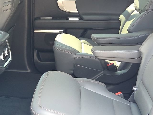 New 2025 Ford Expedition Active image 15