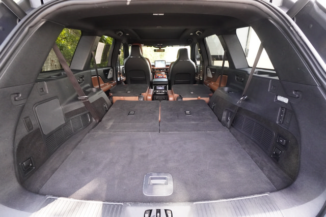 Used 2024 Lincoln Aviator Reserve w/ Equipment Group 201A RWD image 27