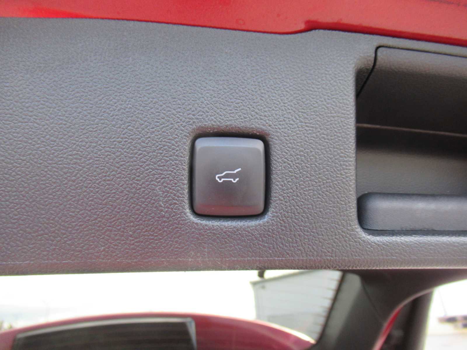 Used 2022 Ford Escape SE w/ SE Sport Appearance Package image 19