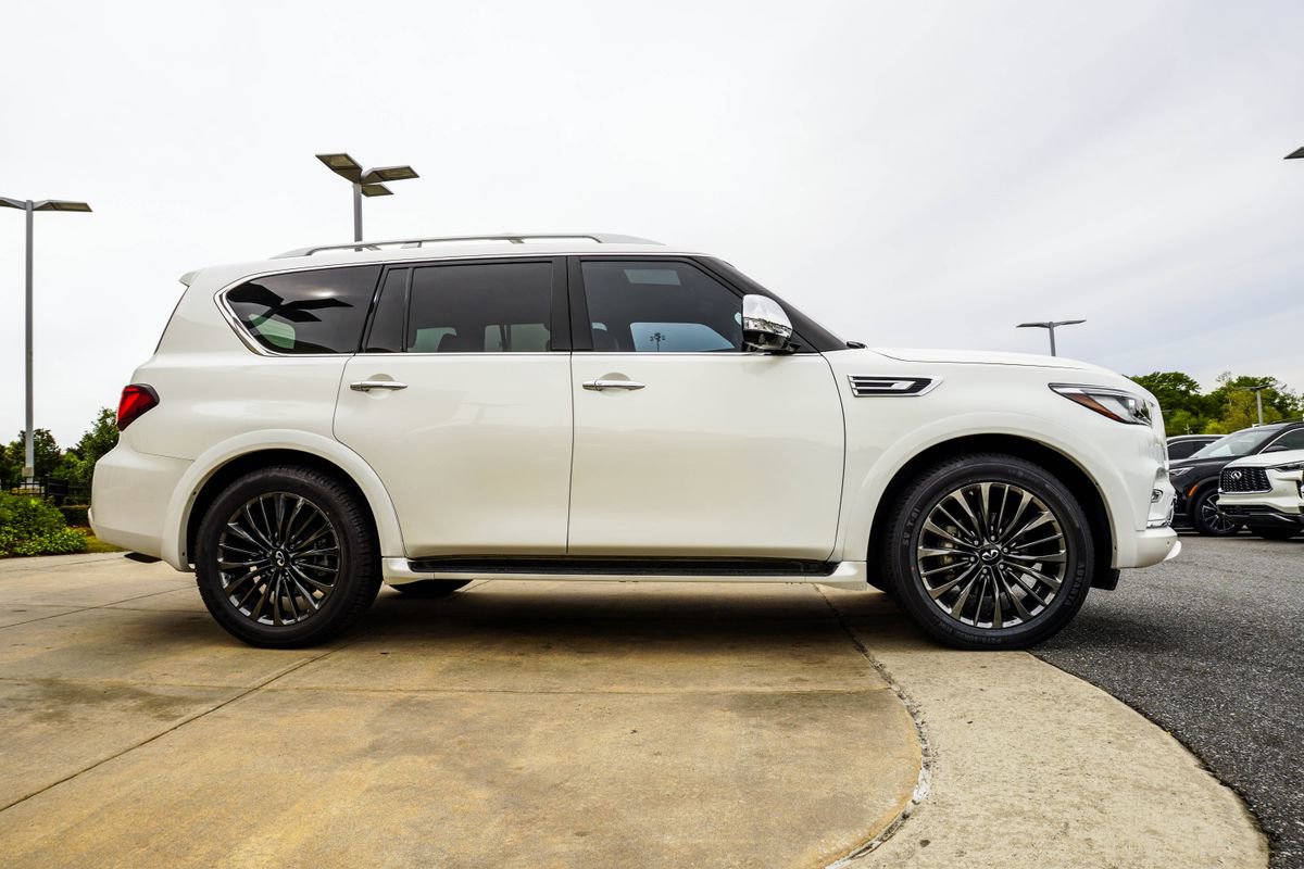 Used 2023 INFINITI QX80 Sensory w/ All-Season Package image 6