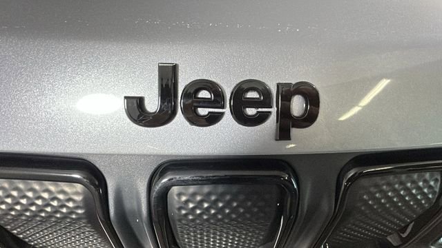 Used 2022 Jeep Compass Latitude w/ Sun and Sound Group AWD/4WD image 8