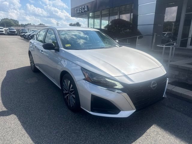Used 2024 Nissan Altima 2.5 SV FWD image 1