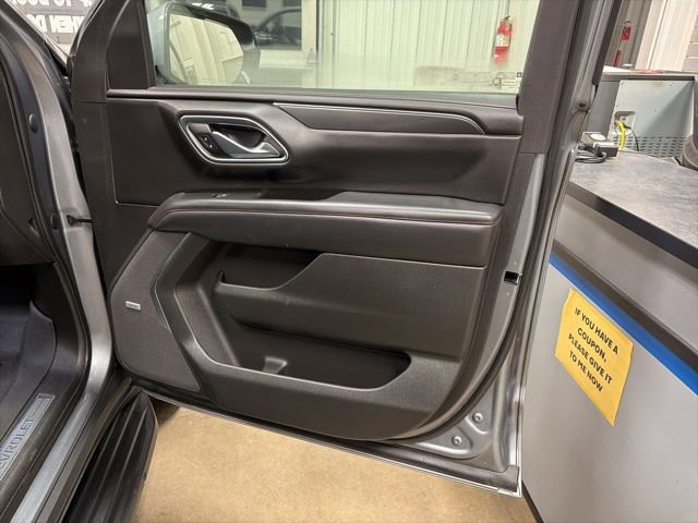 Used 2022 Chevrolet Suburban RST w/ Luxury Package image 24
