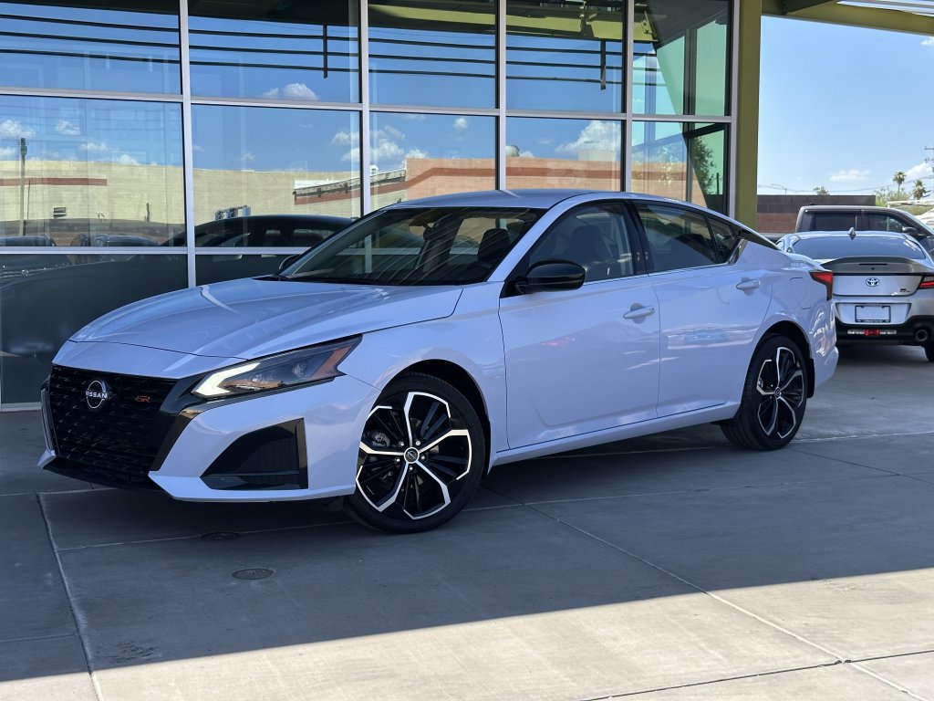 Used 2023 Nissan Altima 2.5 SR image 1