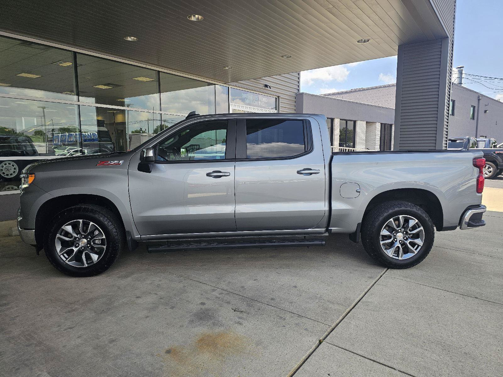 Used 2026 Chevrolet Silverado 1500 LT AWD/4WD image 2