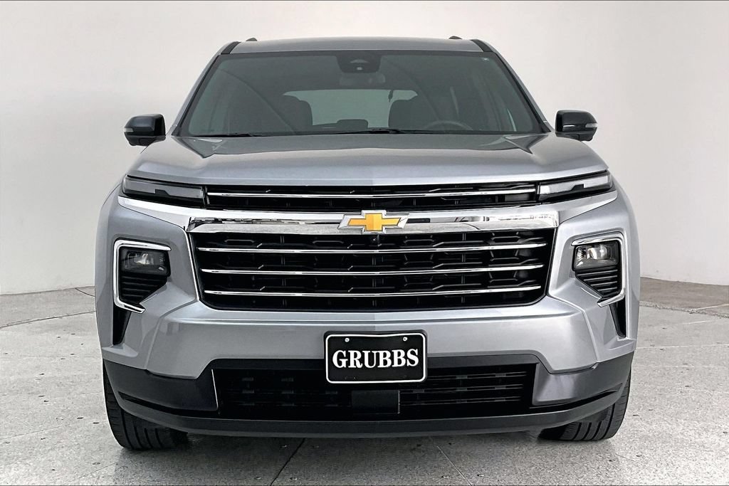 Used 2024 Chevrolet Traverse LT FWD image 3