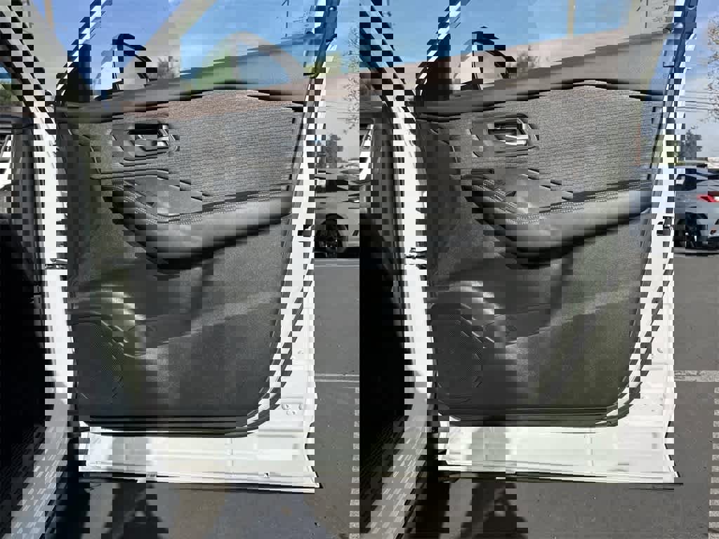 Used 2023 Nissan Rogue SV image 33