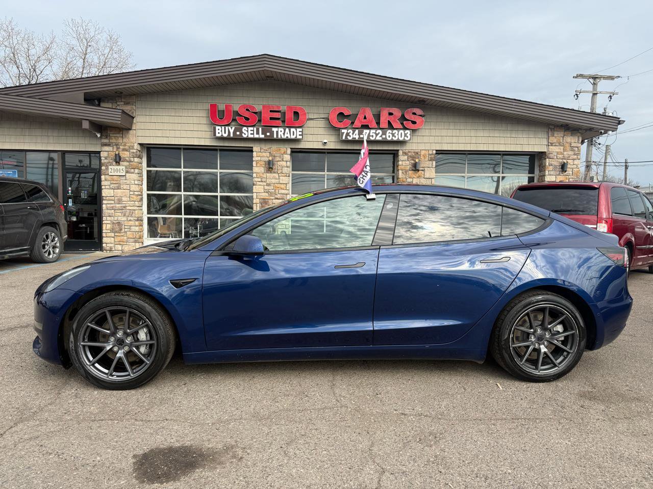 Used 2022 Tesla Model 3 Standard Range image 3