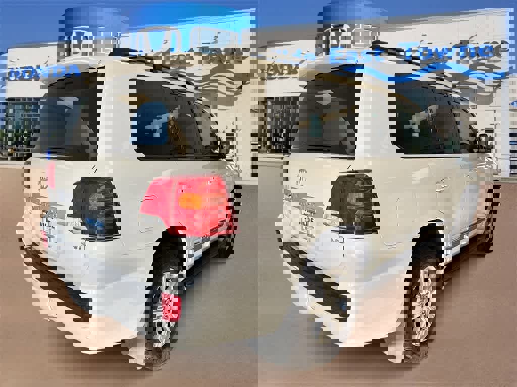 Used 2015 Toyota Land Cruiser image 8