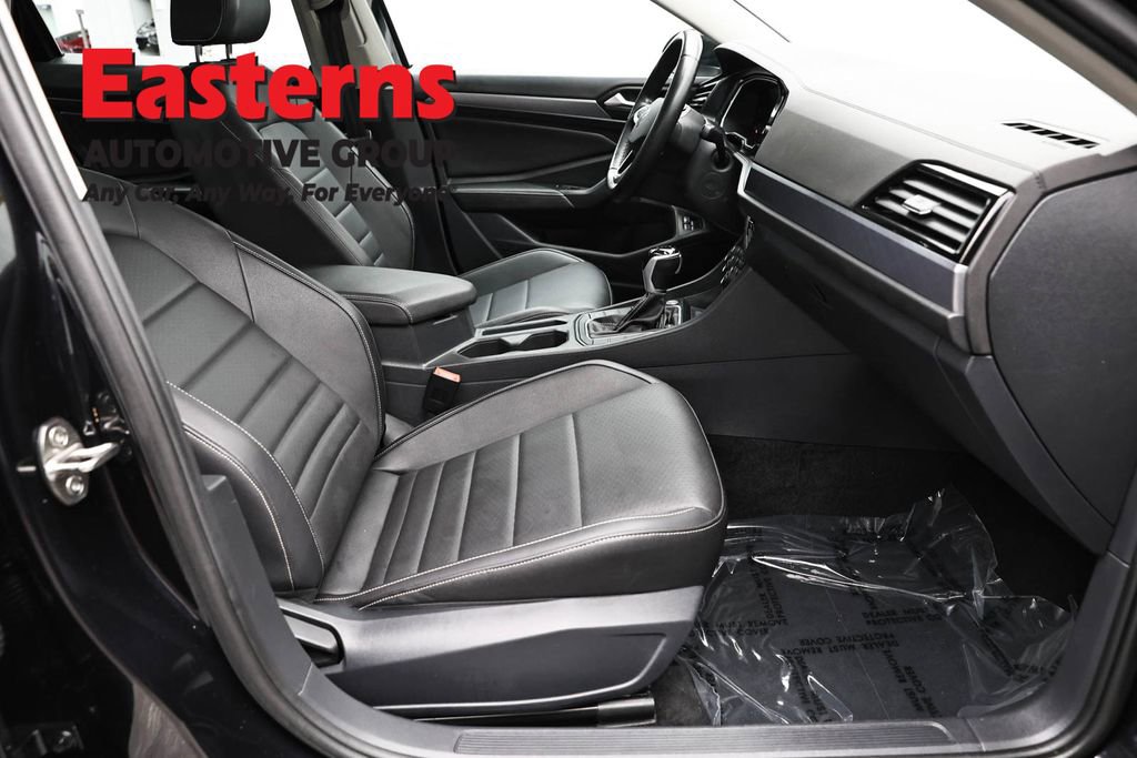 Used 2024 Volkswagen Jetta SE FWD image 23