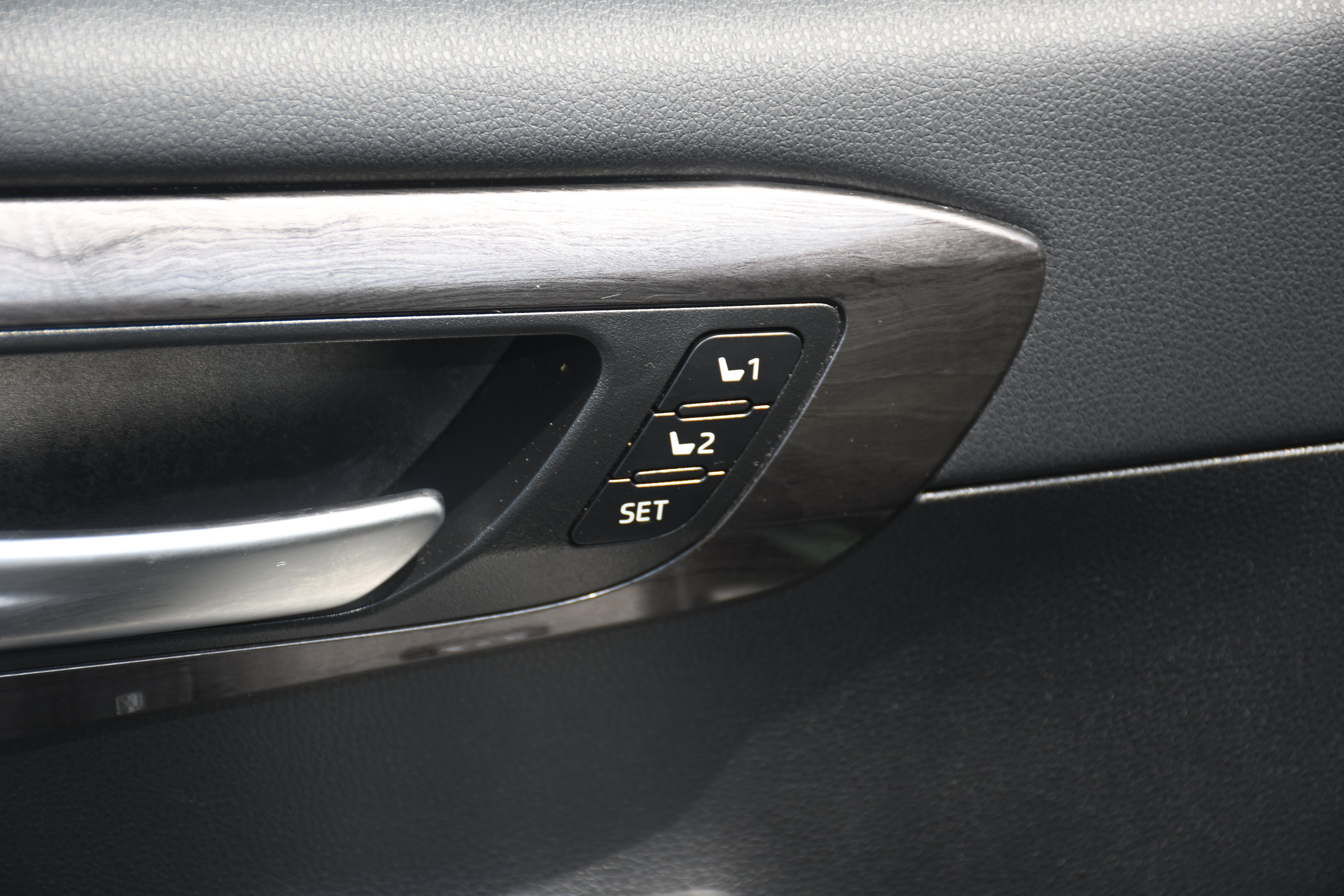 Certified 2025 Toyota Highlander LE AWD/4WD image 12