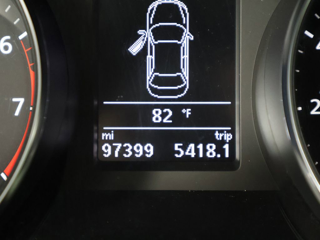 Used 2018 Volkswagen Passat 2.0T R-Line w/ R-Line Lighting Package FWD image 32