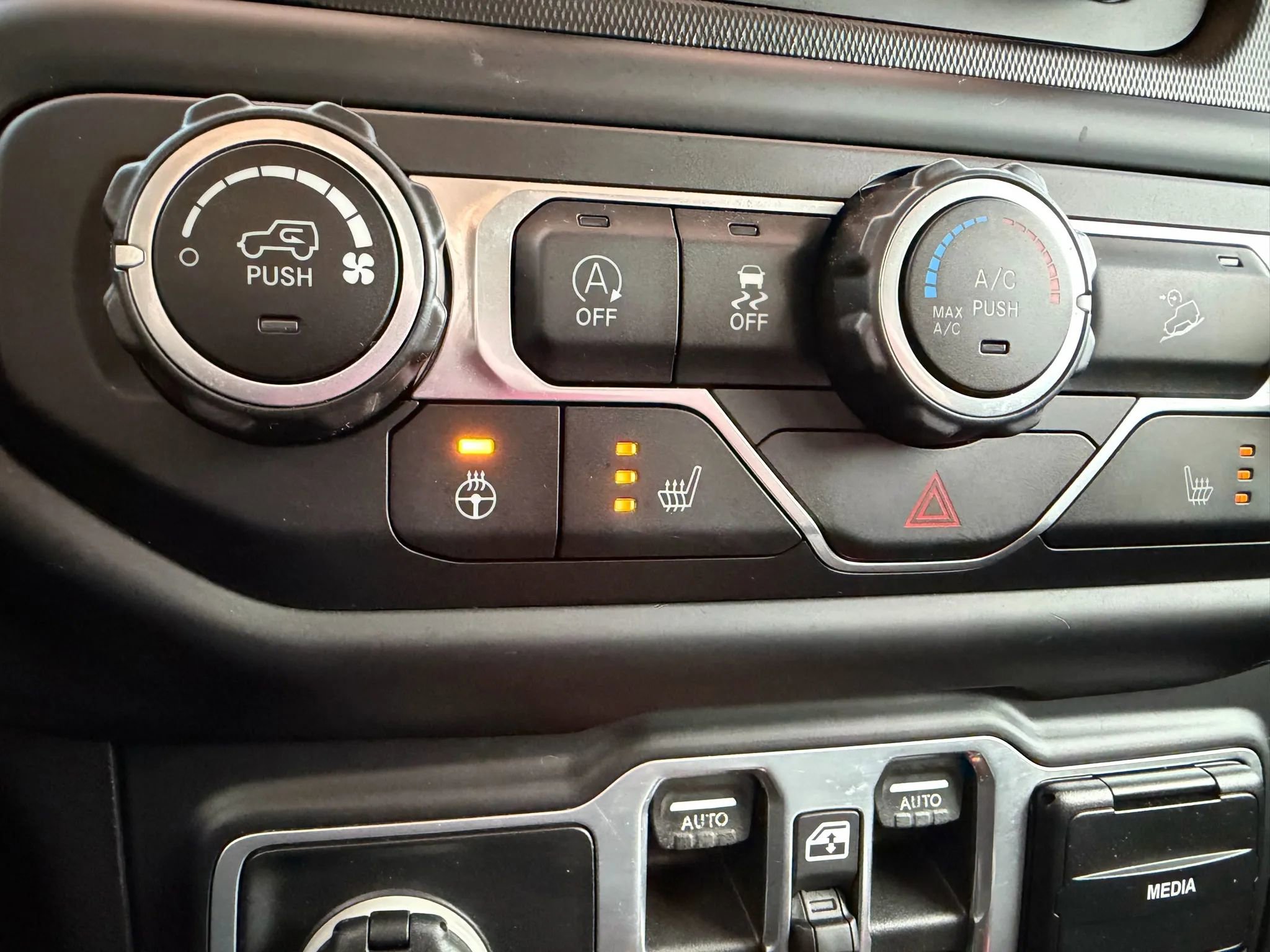 Used 2018 Jeep Wrangler Unlimited Sport S image 25