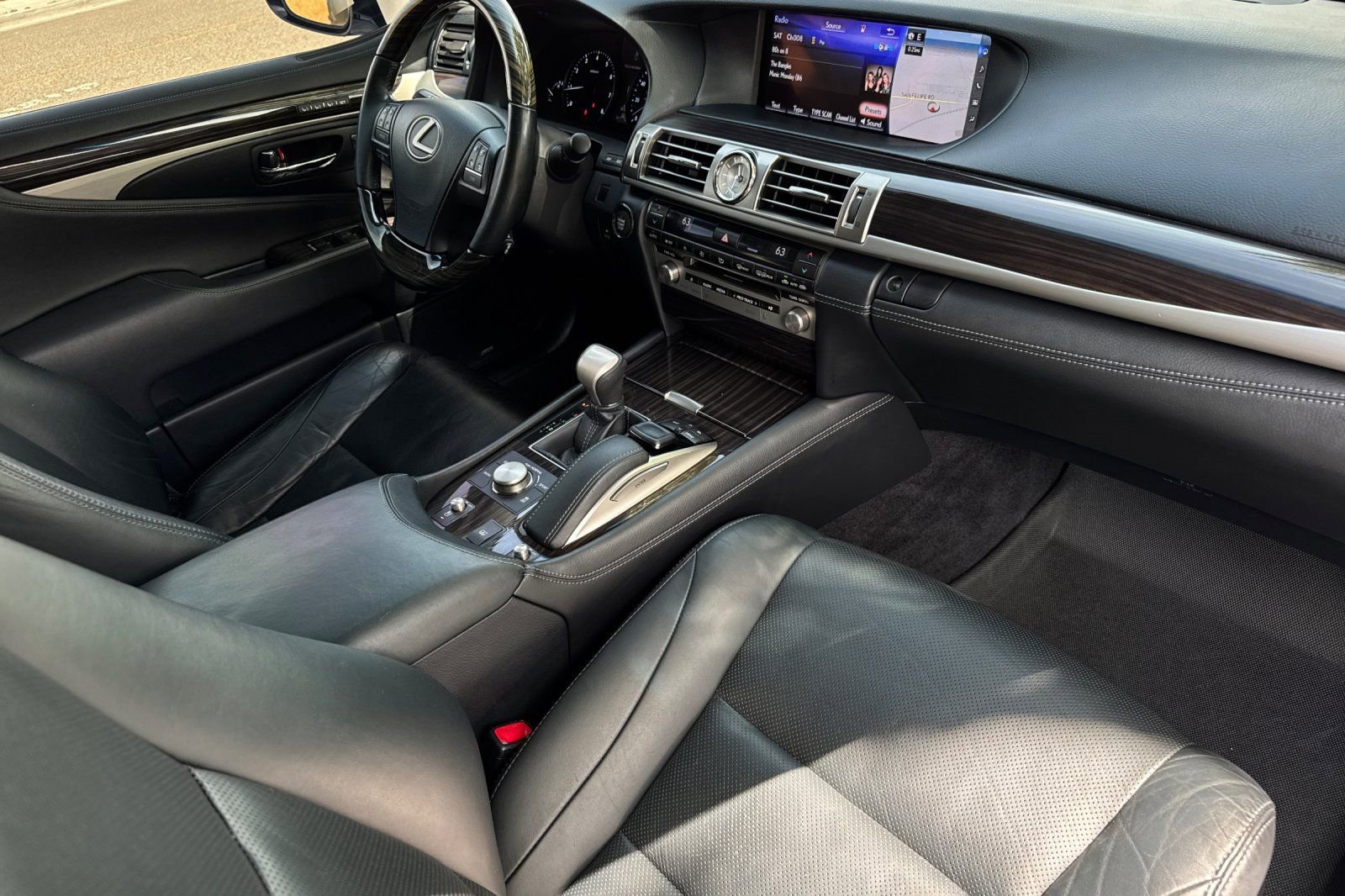 Used 2017 Lexus LS 460 w/ Comfort Package image 17