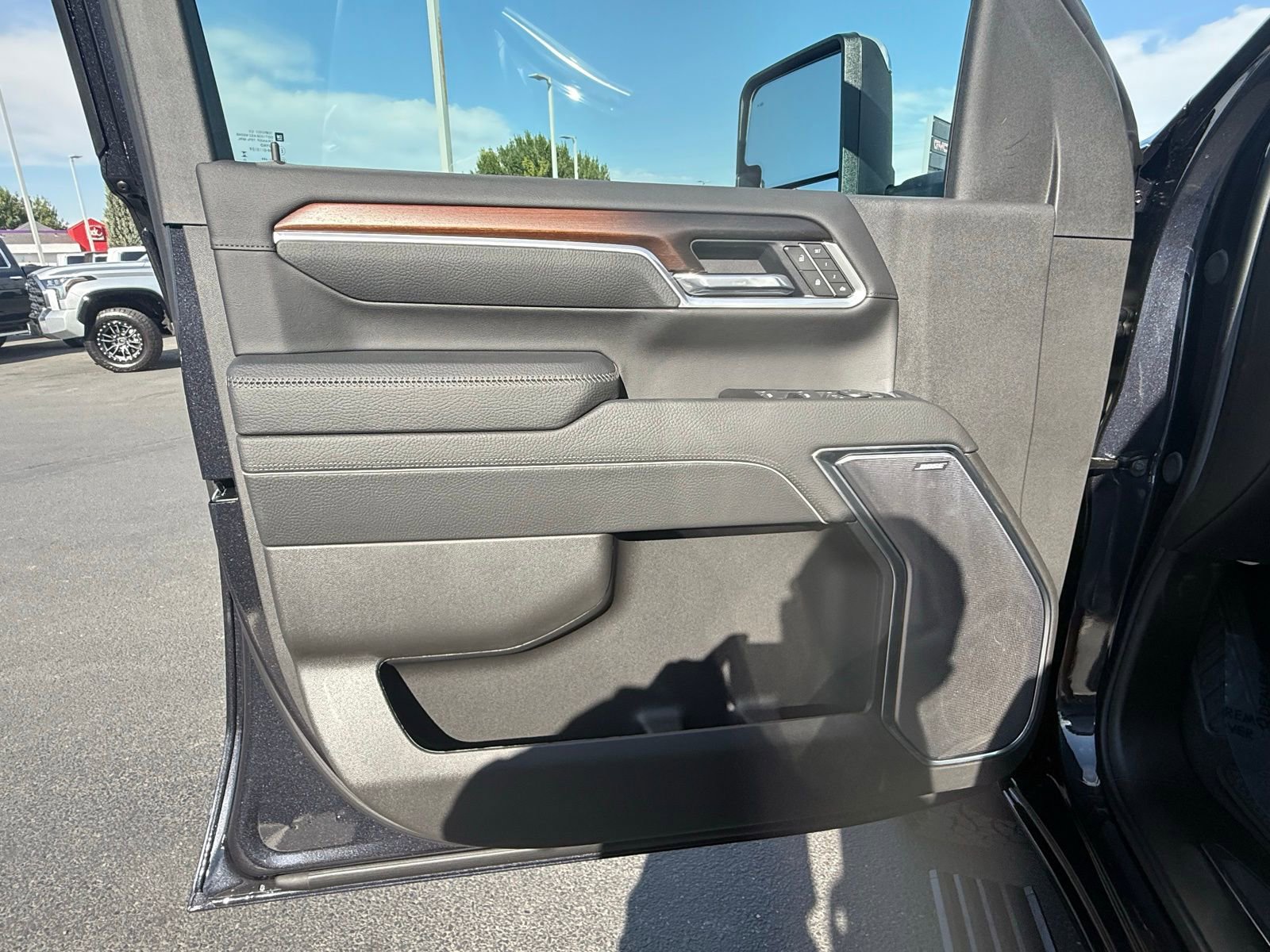 New 2026 GMC Sierra 2500 Denali w/ Denali Reserve Package image 13