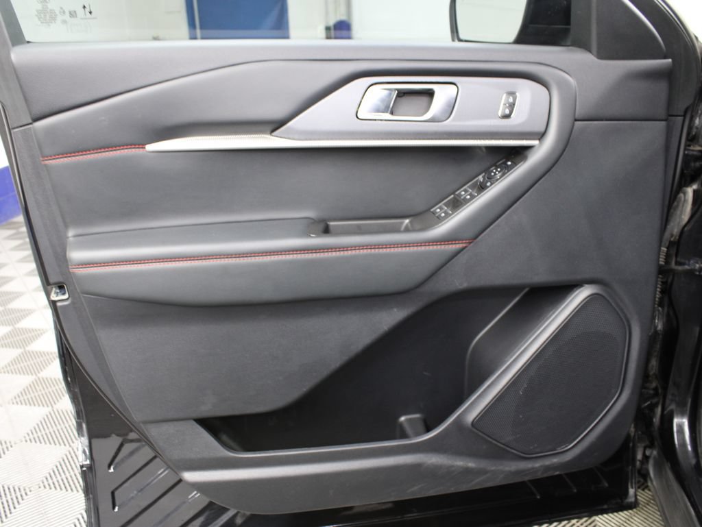 Used 2025 Ford Explorer ST-Line w/ ST-Line Street Pack AWD/4WD image 69
