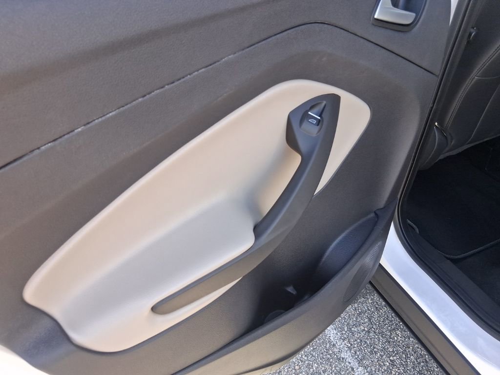 Used 2019 Ford Escape SEL image 19