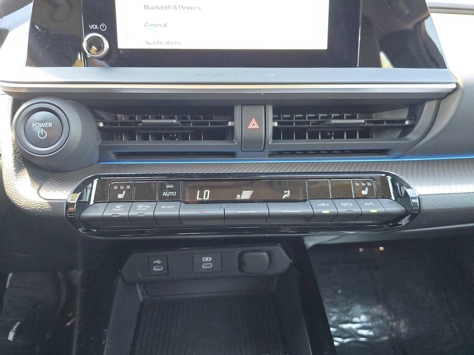 Used 2025 Toyota Prius XLE FWD image 33