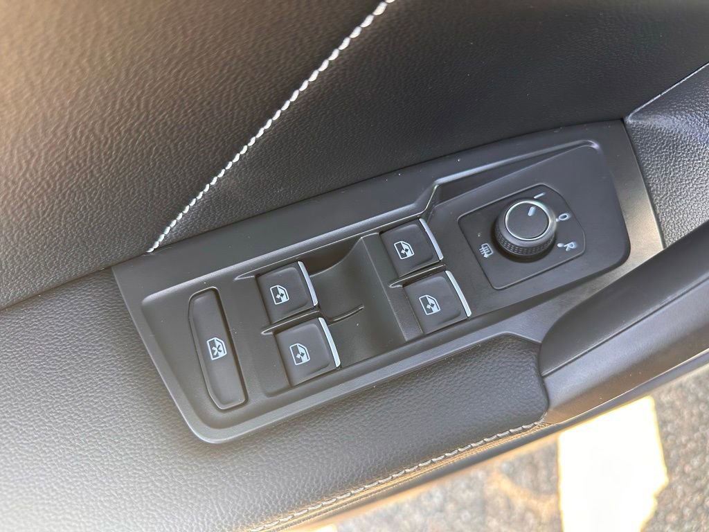 Used 2022 Volkswagen Tiguan SE R-Line AWD/4WD image 15