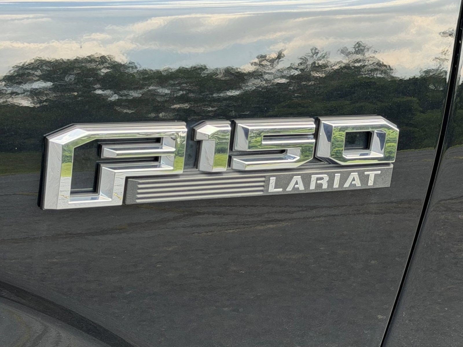 Used 2017 Ford F150 Lariat w/ Equipment Group 502A Luxury AWD/4WD image 11