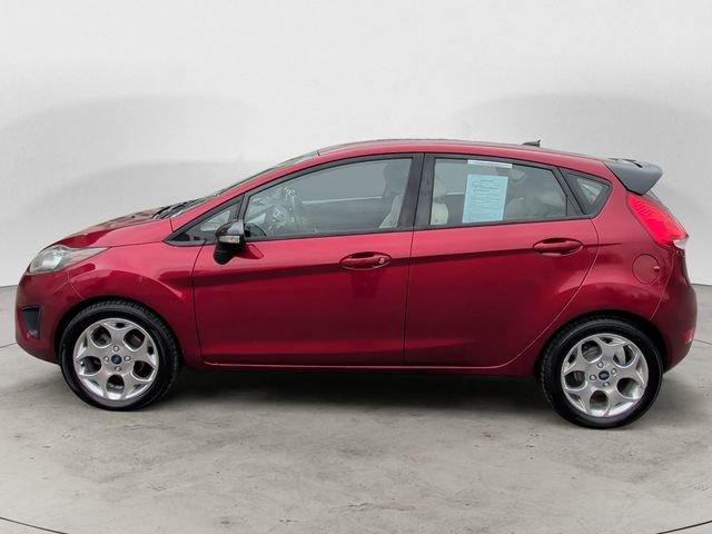 Used 2013 Ford Fiesta Titanium w/ Black Sport Appearance Pkg FWD image 2