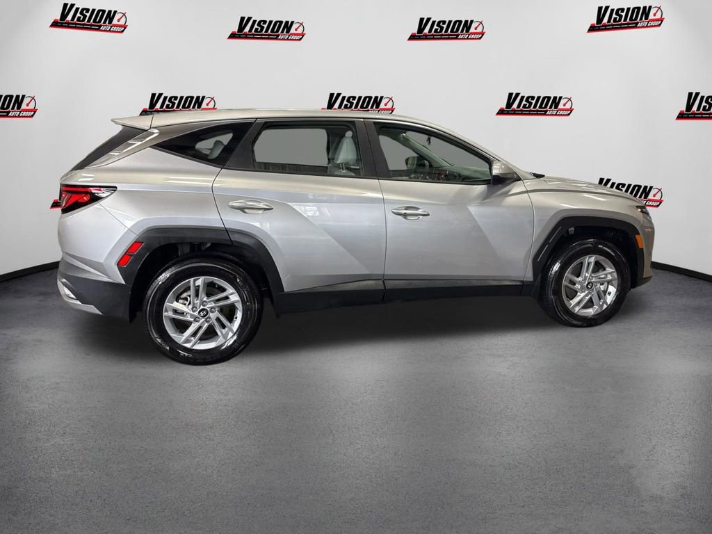 Certified 2025 Hyundai Tucson SE image 4