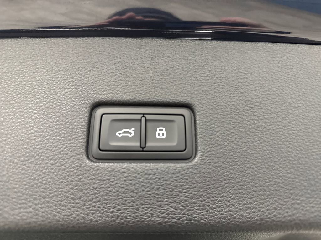 Used 2025 Audi SQ8 Premium Plus w/ S Sport Package image 17