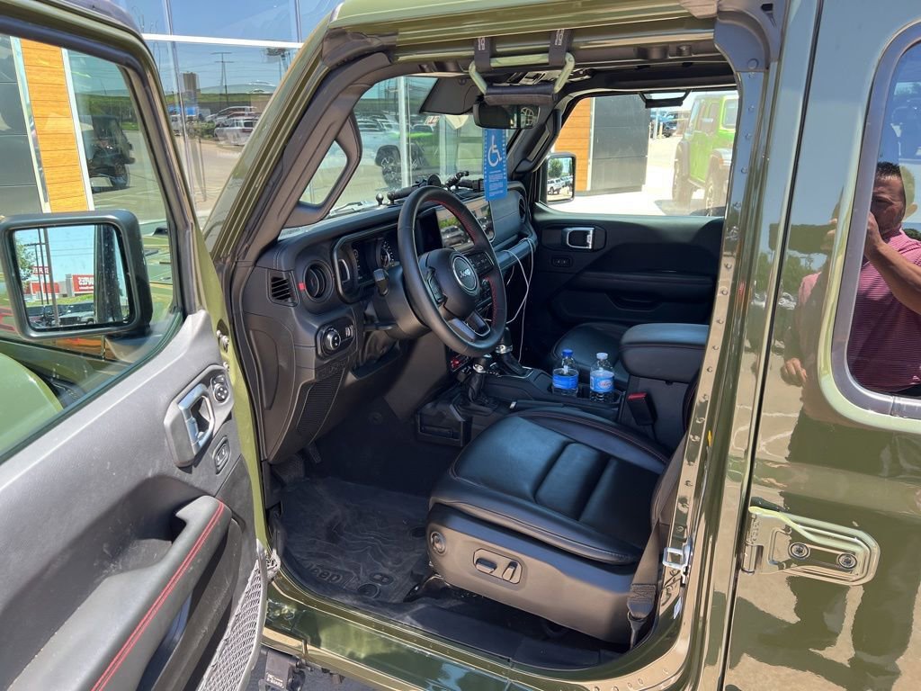 Used 2024 Jeep Gladiator Rubicon AWD/4WD image 8