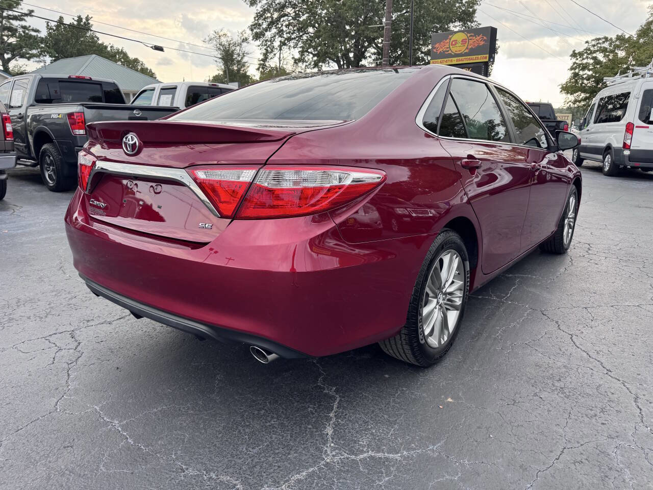 Used 2017 Toyota Camry SE image 6