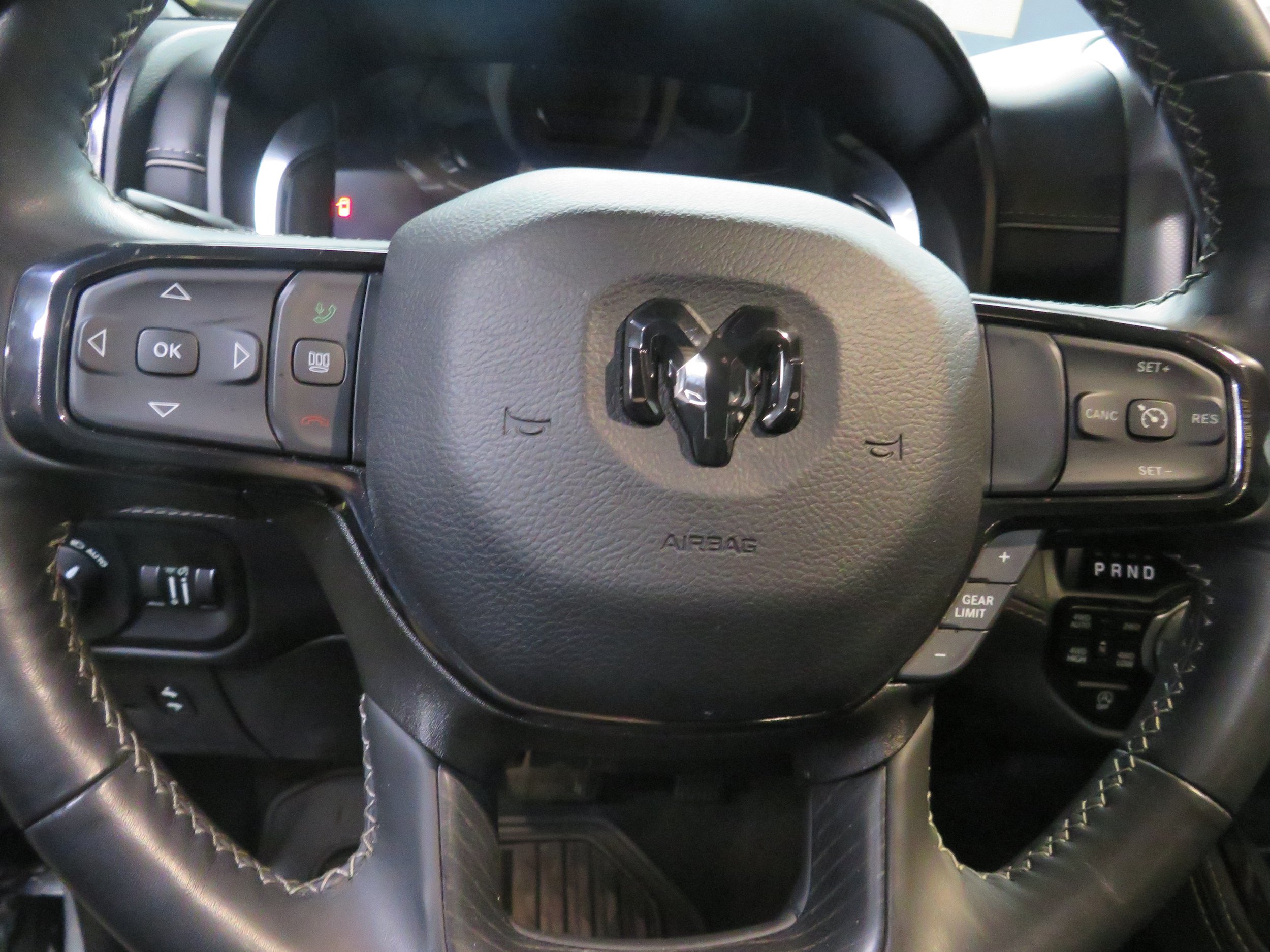 Used 2023 RAM 1500 Limited AWD/4WD image 13