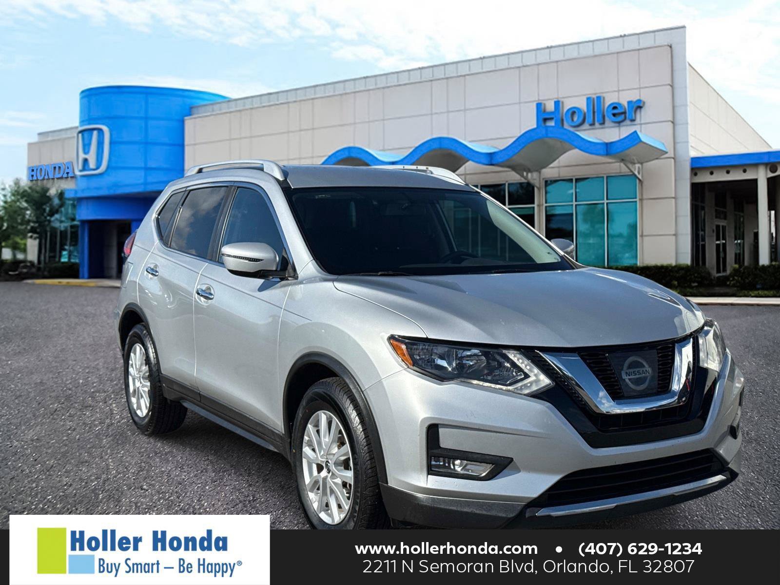Used 2017 Nissan Rogue SV FWD image 1