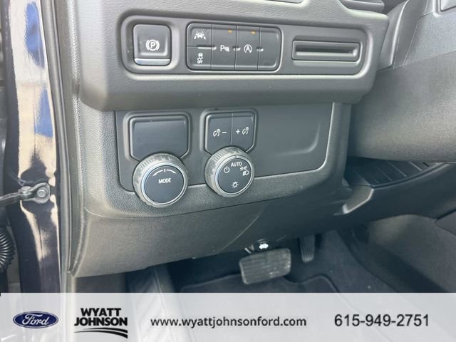 Used 2024 Chevrolet Suburban LT image 31