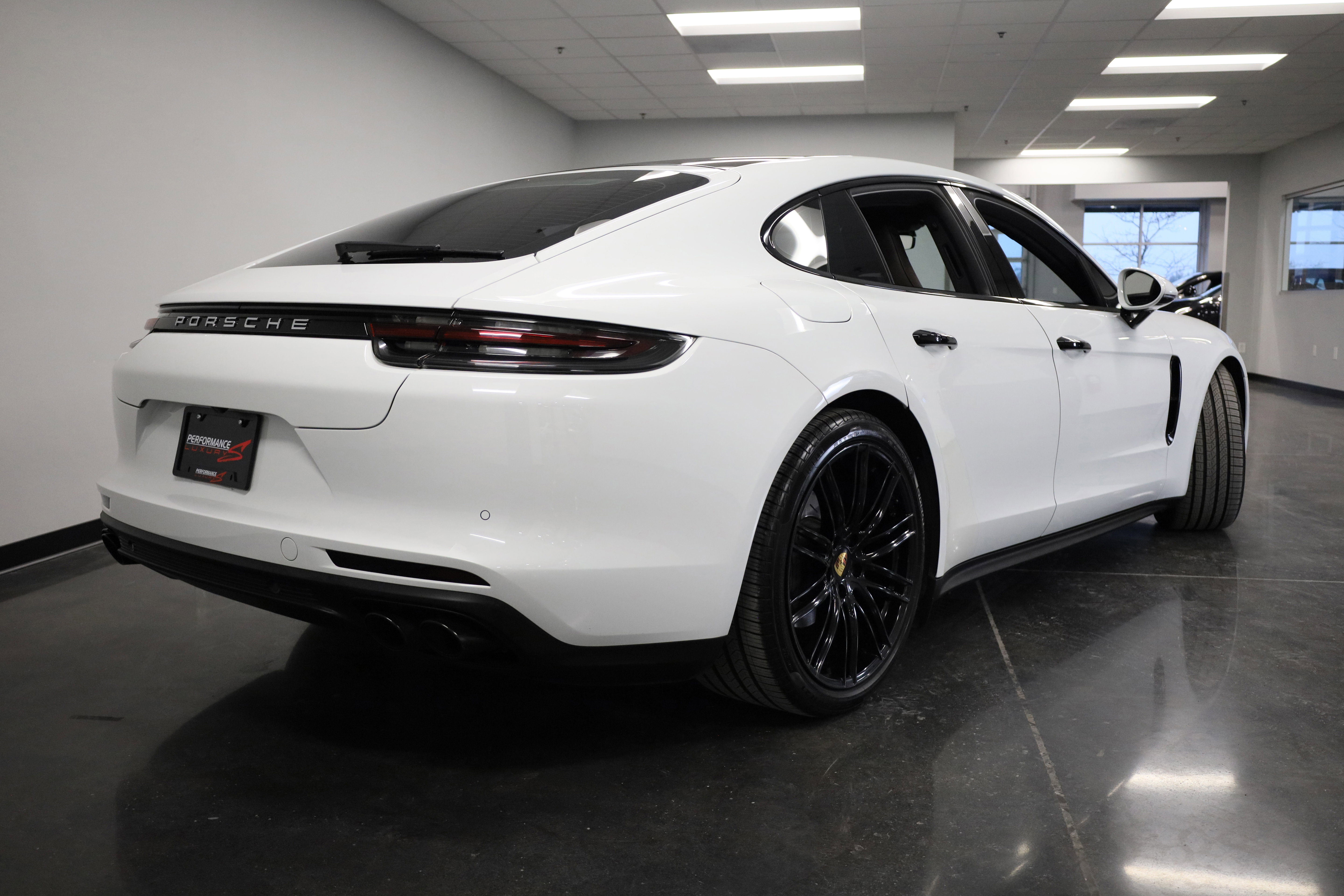 Used 2018 Porsche Panamera 4S image 6