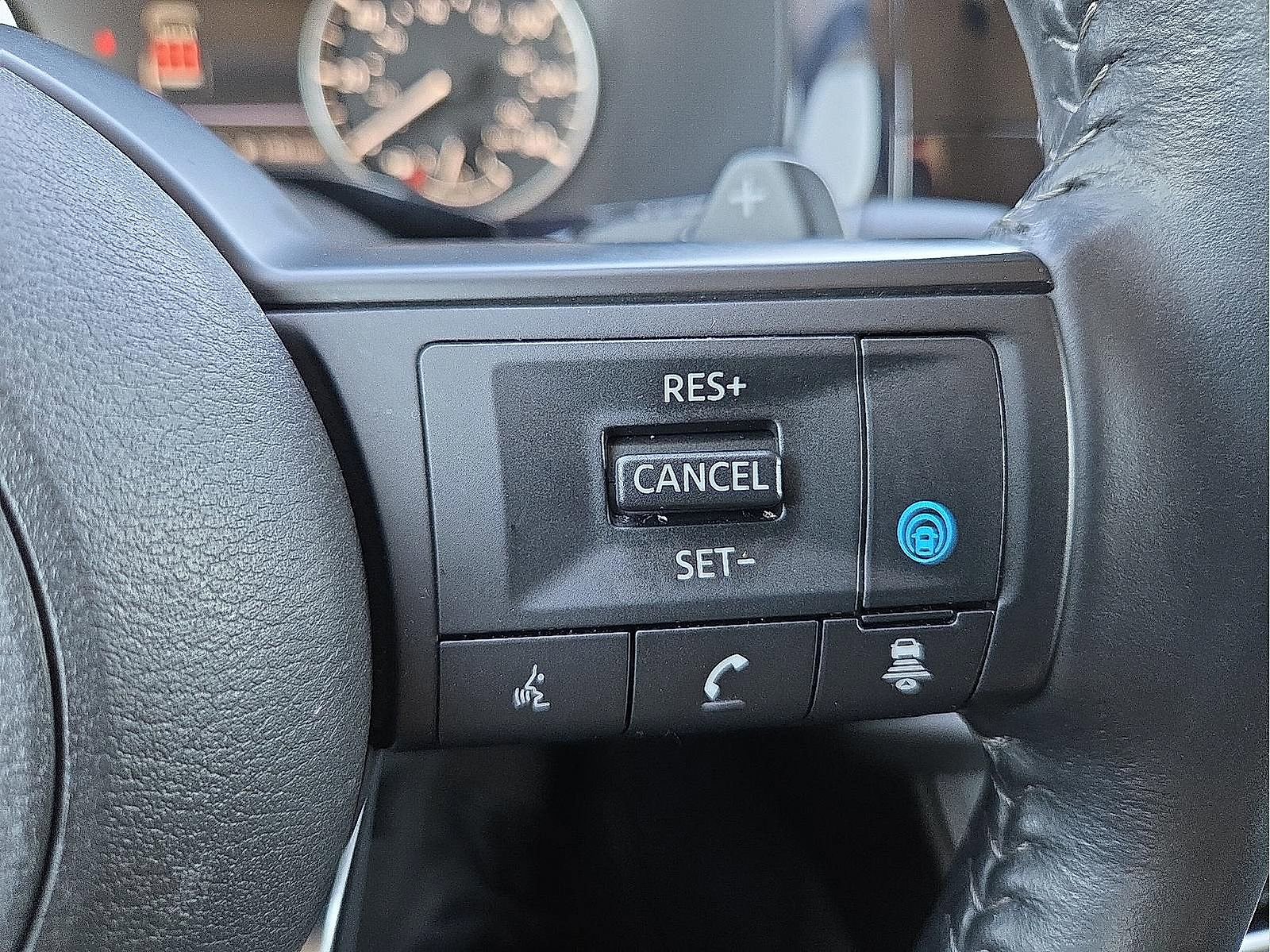 Used 2025 Nissan Pathfinder SV FWD image 17