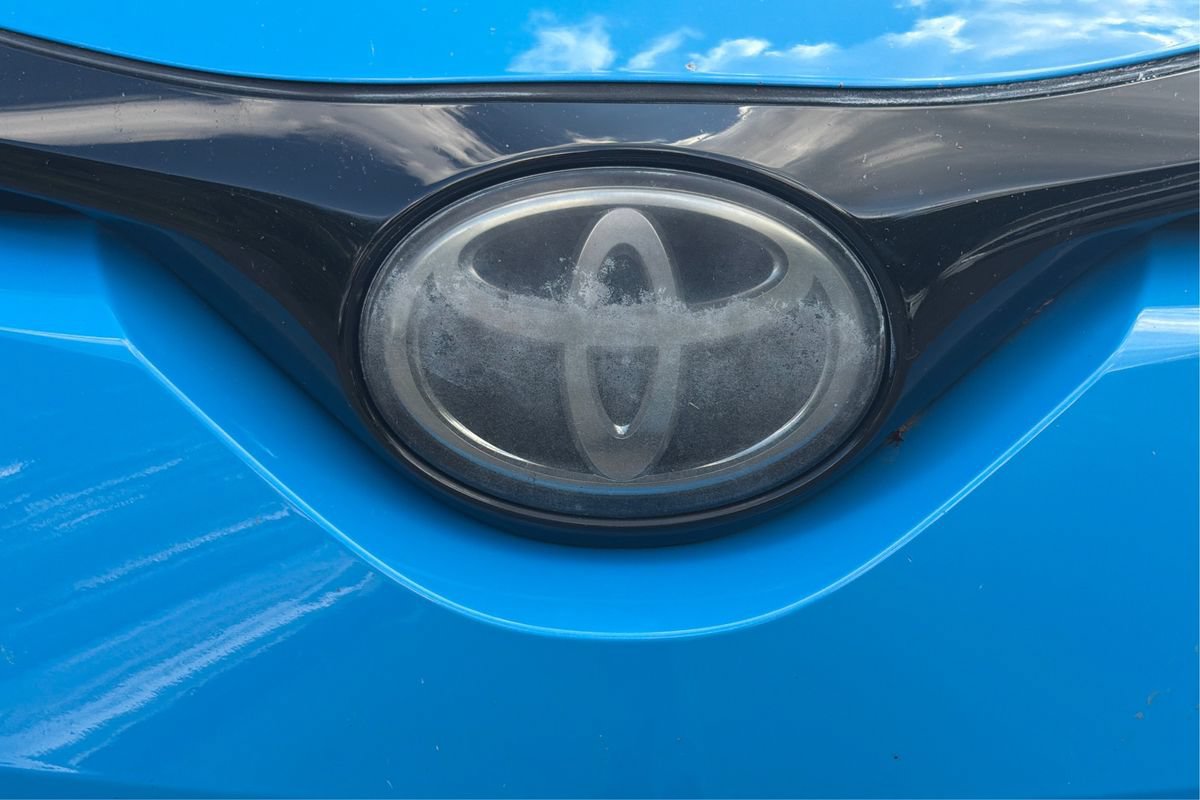 Used 2019 Toyota C-HR Limited FWD image 27