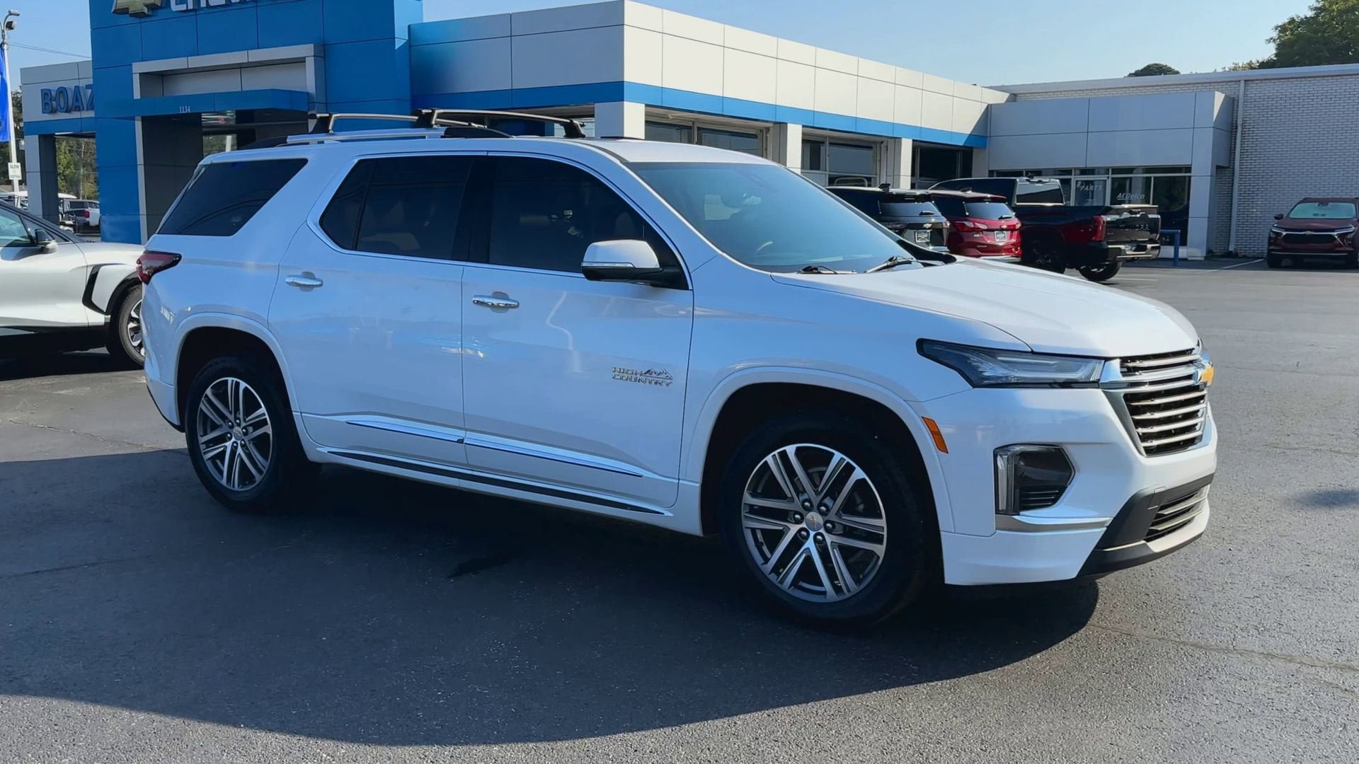 Used 2023 Chevrolet Traverse High Country w/ LPO, 'HIT The Road' Package FWD image 2