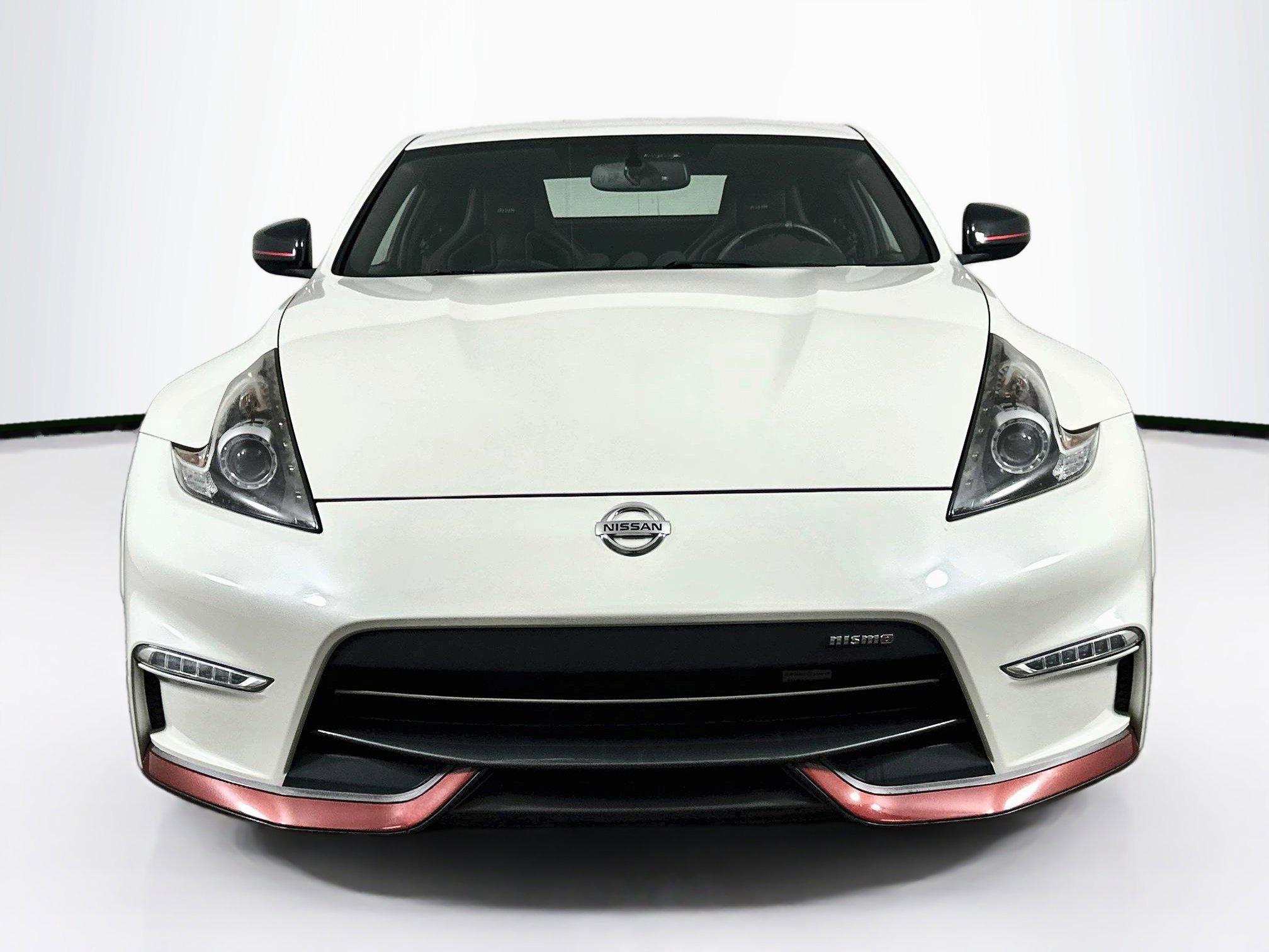 Used 2016 Nissan 370Z NISMO RWD image 2