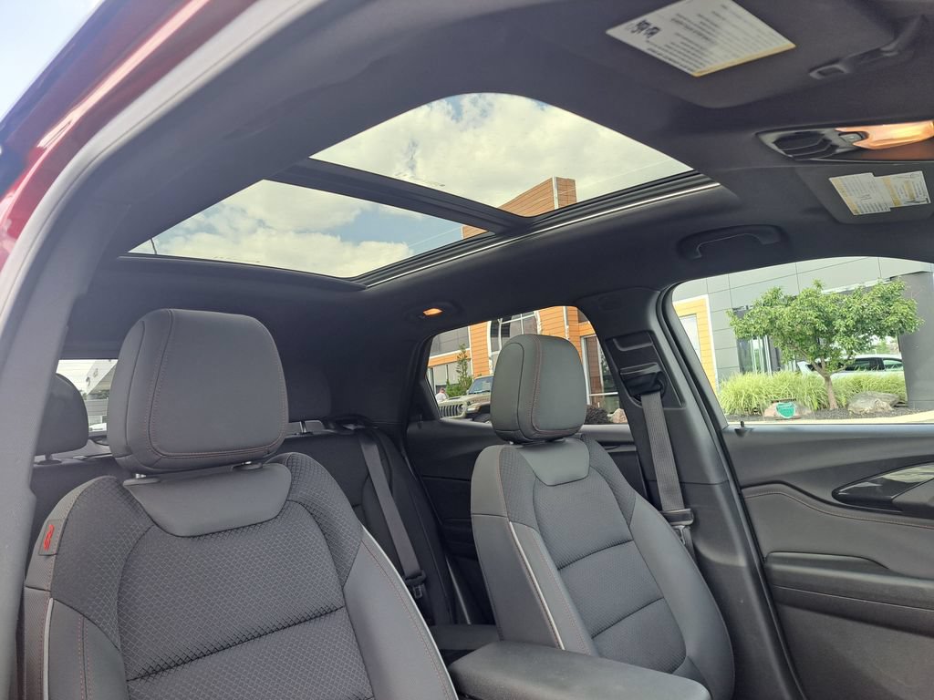 Used 2023 Chevrolet TrailBlazer RS w/ Sun and Liftgate Package AWD/4WD image 36