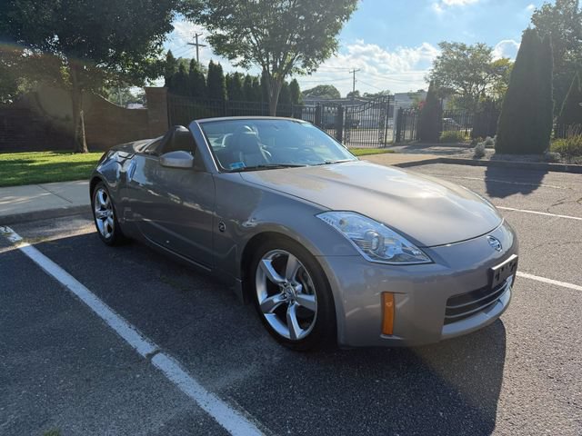 Used 2008 Nissan 350Z Touring RWD image 2