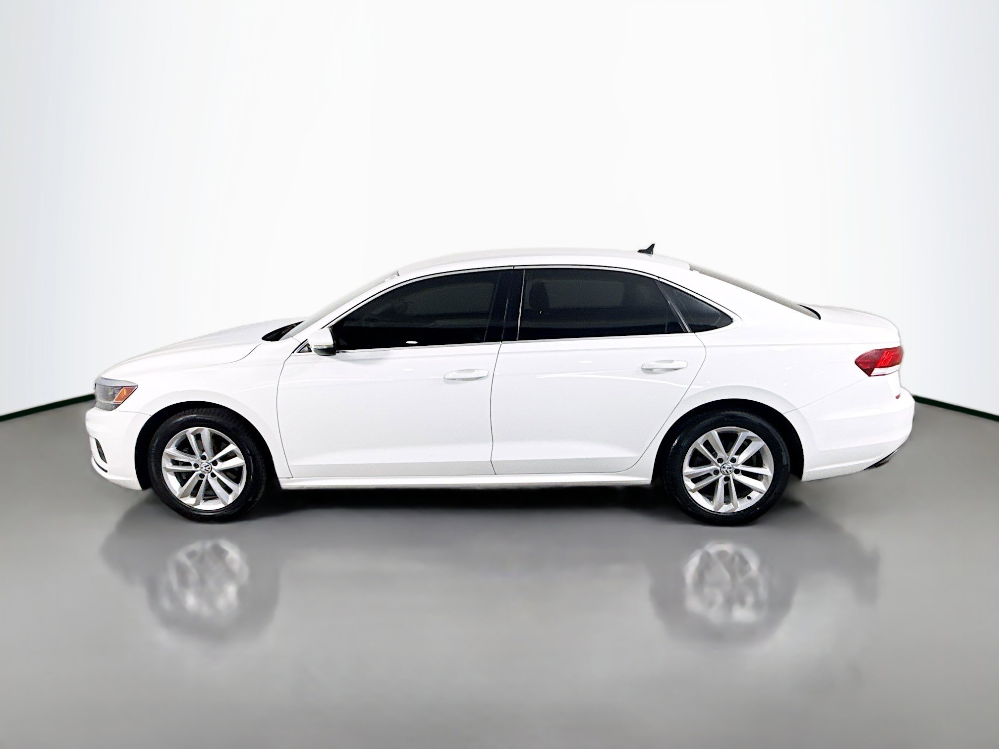 Used 2020 Volkswagen Passat 2.0T SE image 6