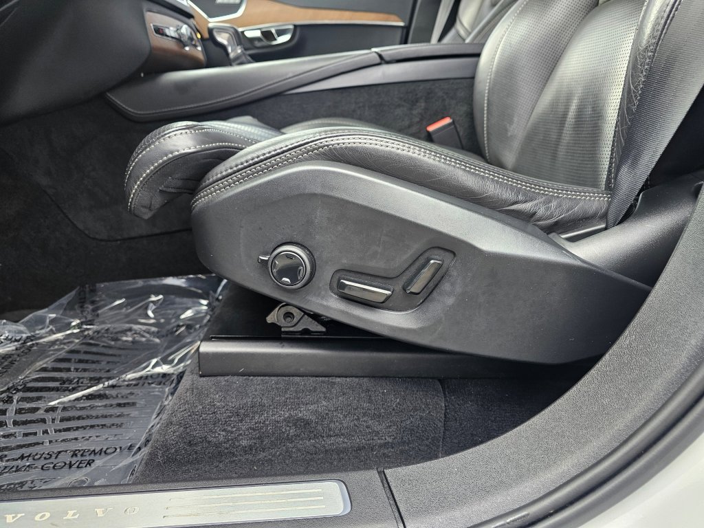Used 2017 Volvo XC90 T6 Inscription w/ Vision Package image 31