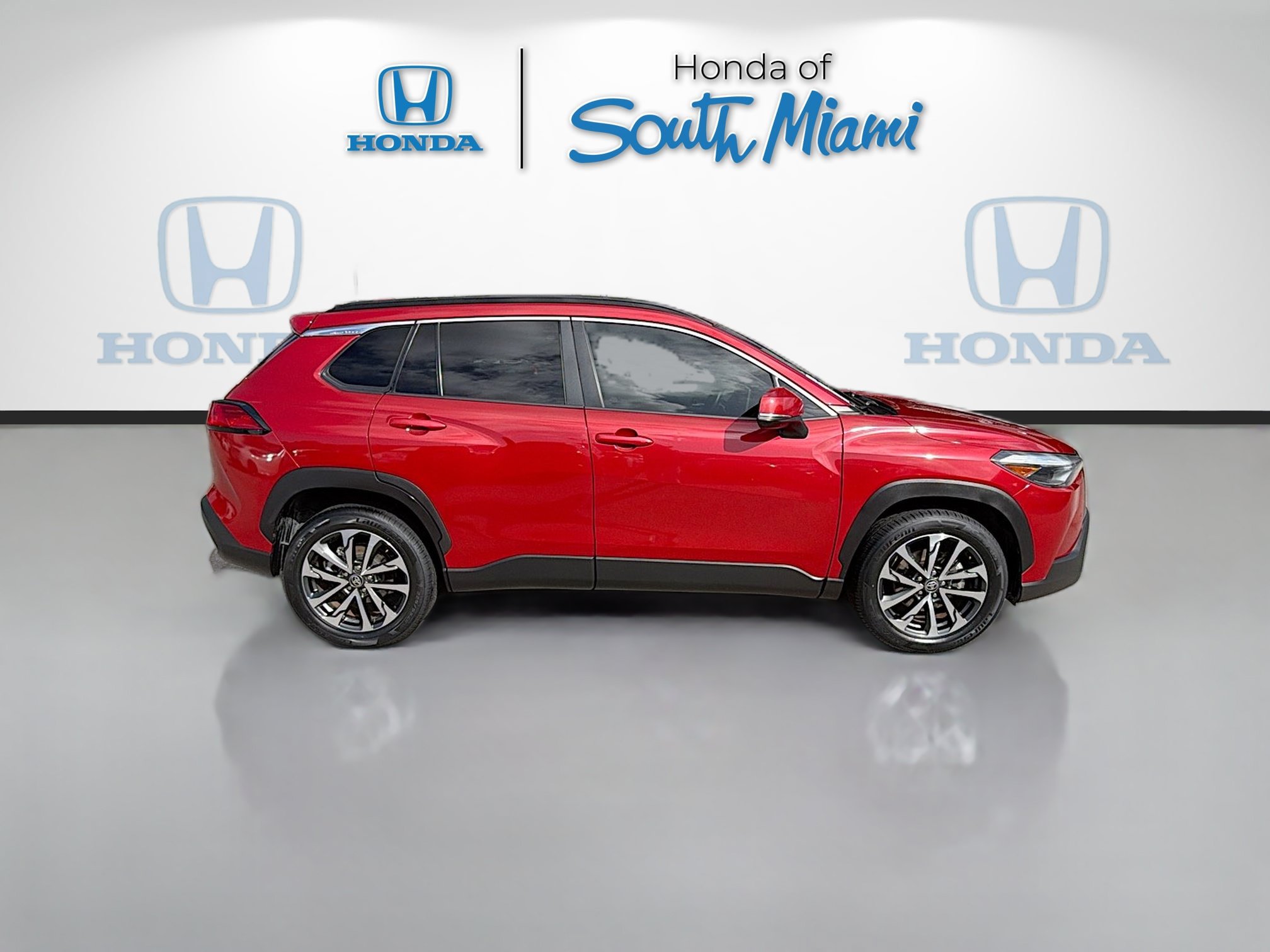 Used 2022 Toyota Corolla Cross XLE FWD image 8