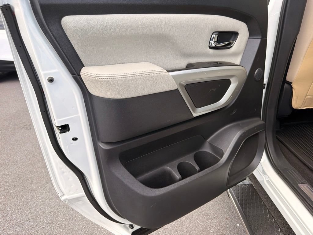 Used 2020 Nissan Titan SL w/ Moonroof Package AWD/4WD image 14