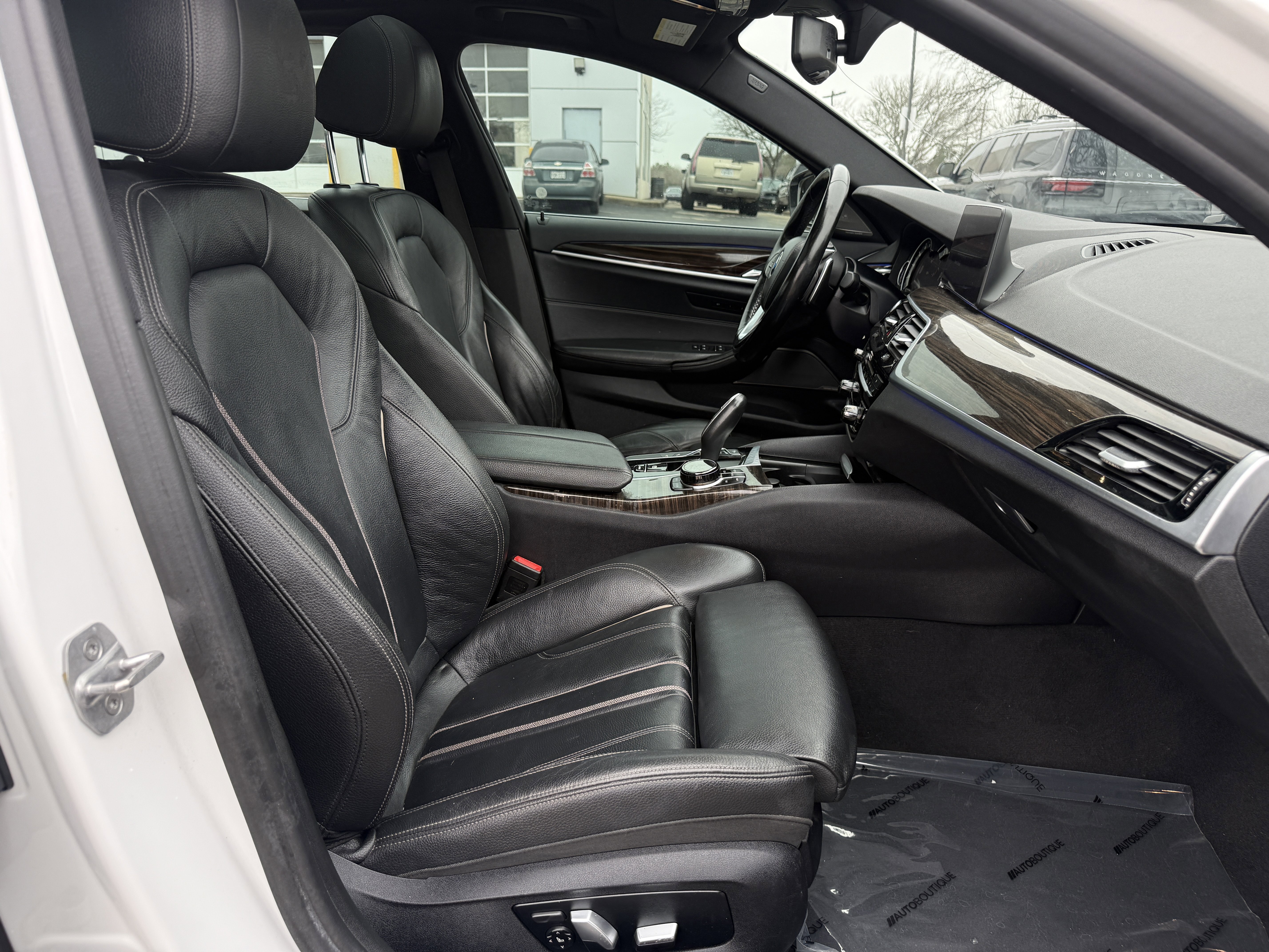 Used 2017 BMW 540i w/ Premium Package image 33