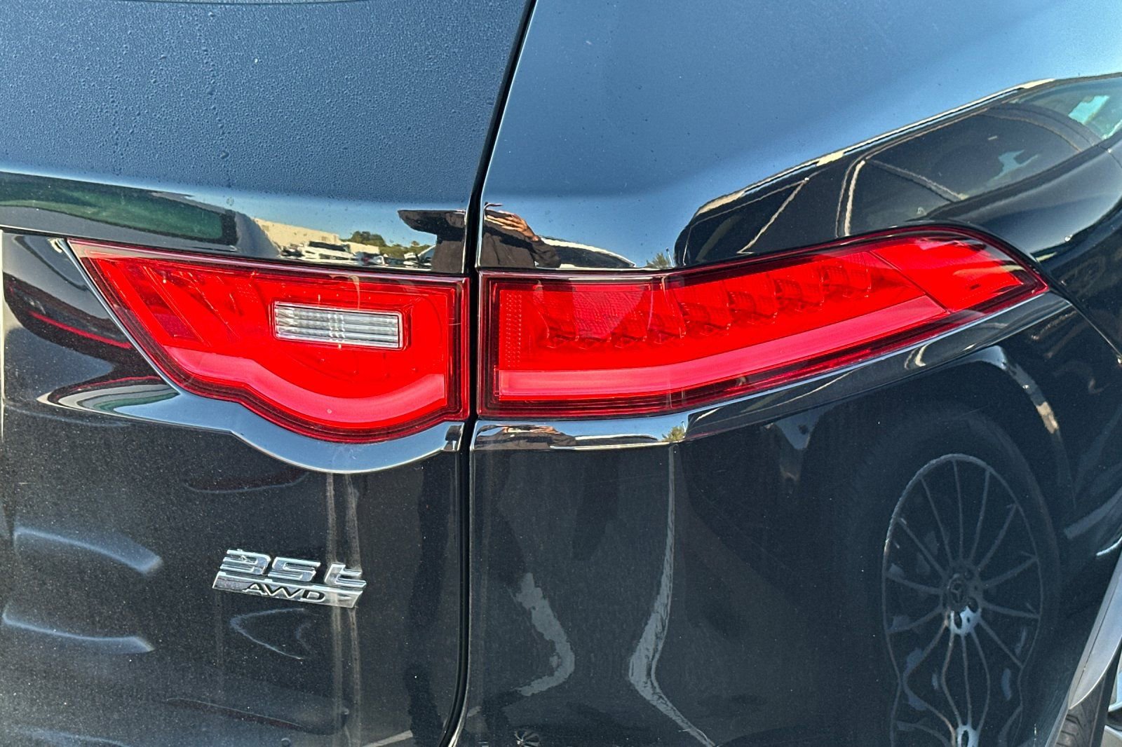 Used 2018 Jaguar F-PACE R-Sport image 14