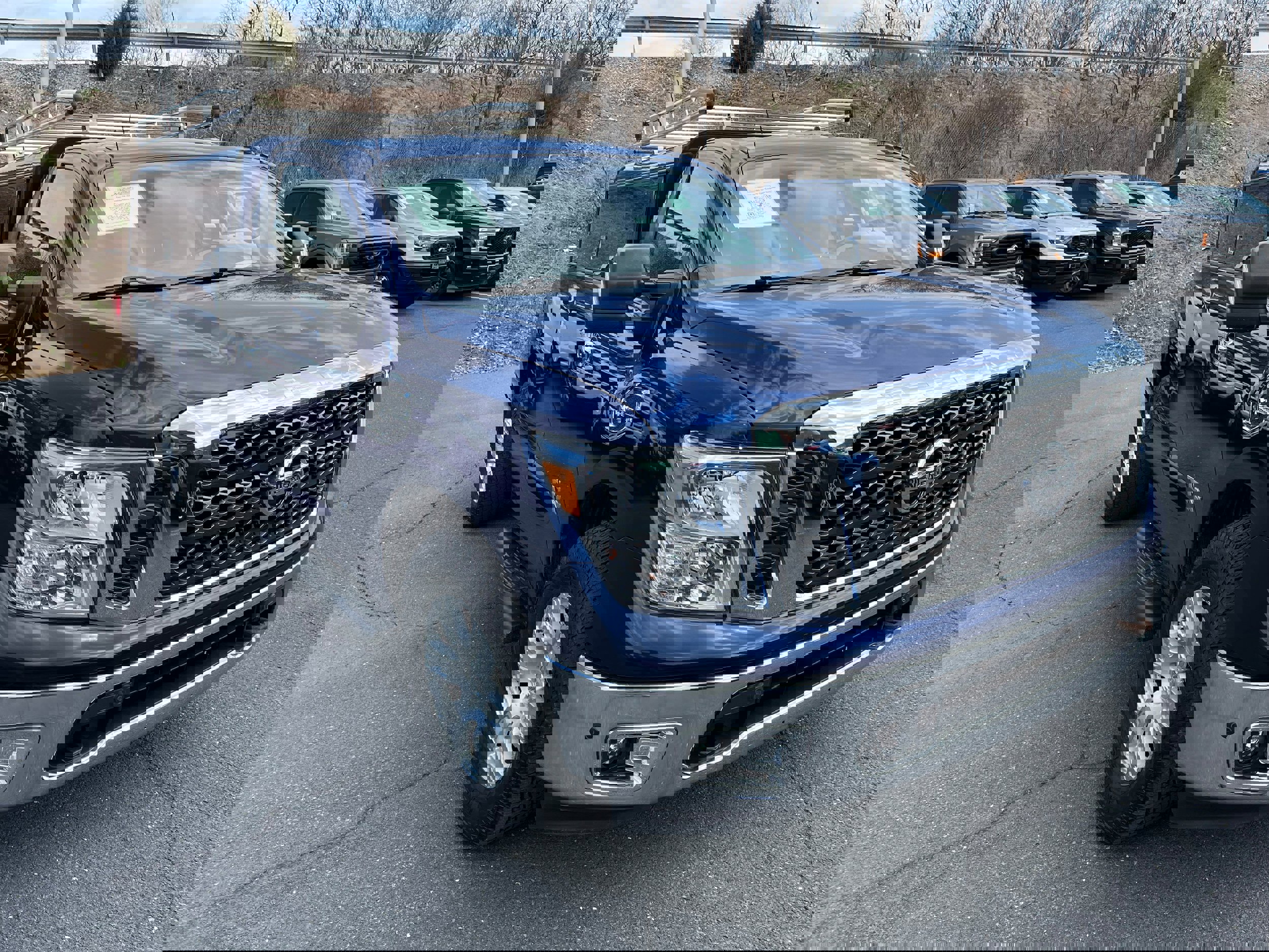 Used 2017 Nissan Titan SV AWD/4WD image 3