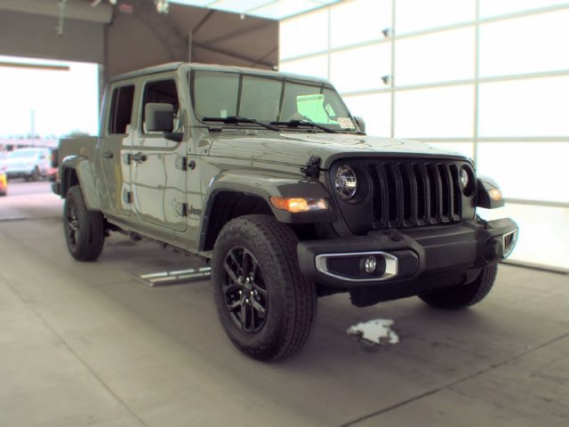 Used 2023 Jeep Gladiator Sport AWD/4WD image 3